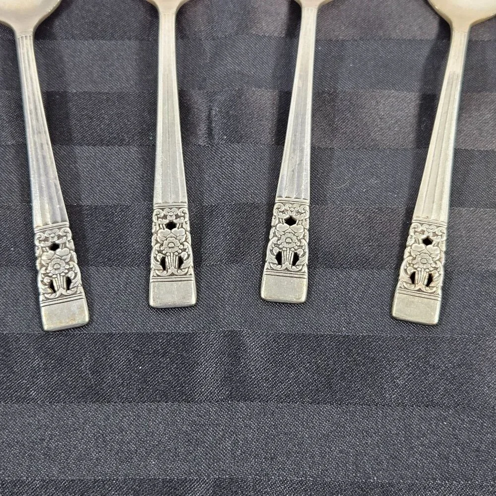 Vintage Oneida‎ Community Plate Silverplate 4 Teaspoons Coronation Pattern